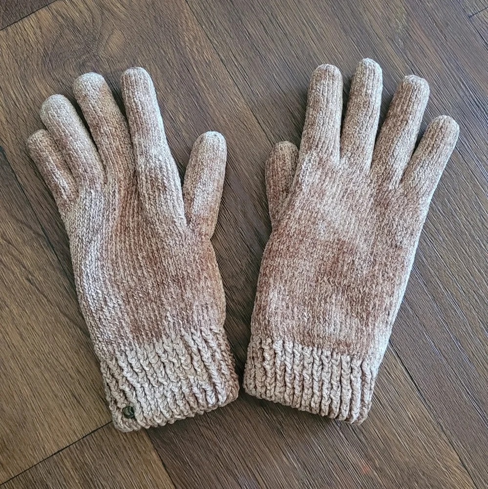 Isotoner 3M thinsulate leather palmed gloves. Women's One size, camel. - Picture 1 of 4